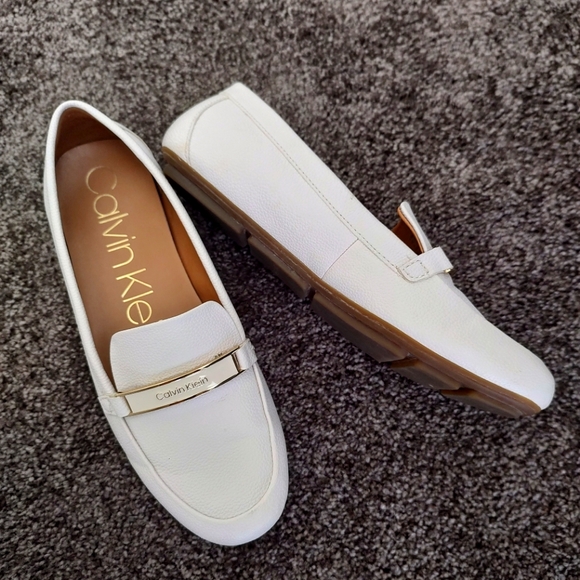 Calvin Klein - Picture 3 of 3